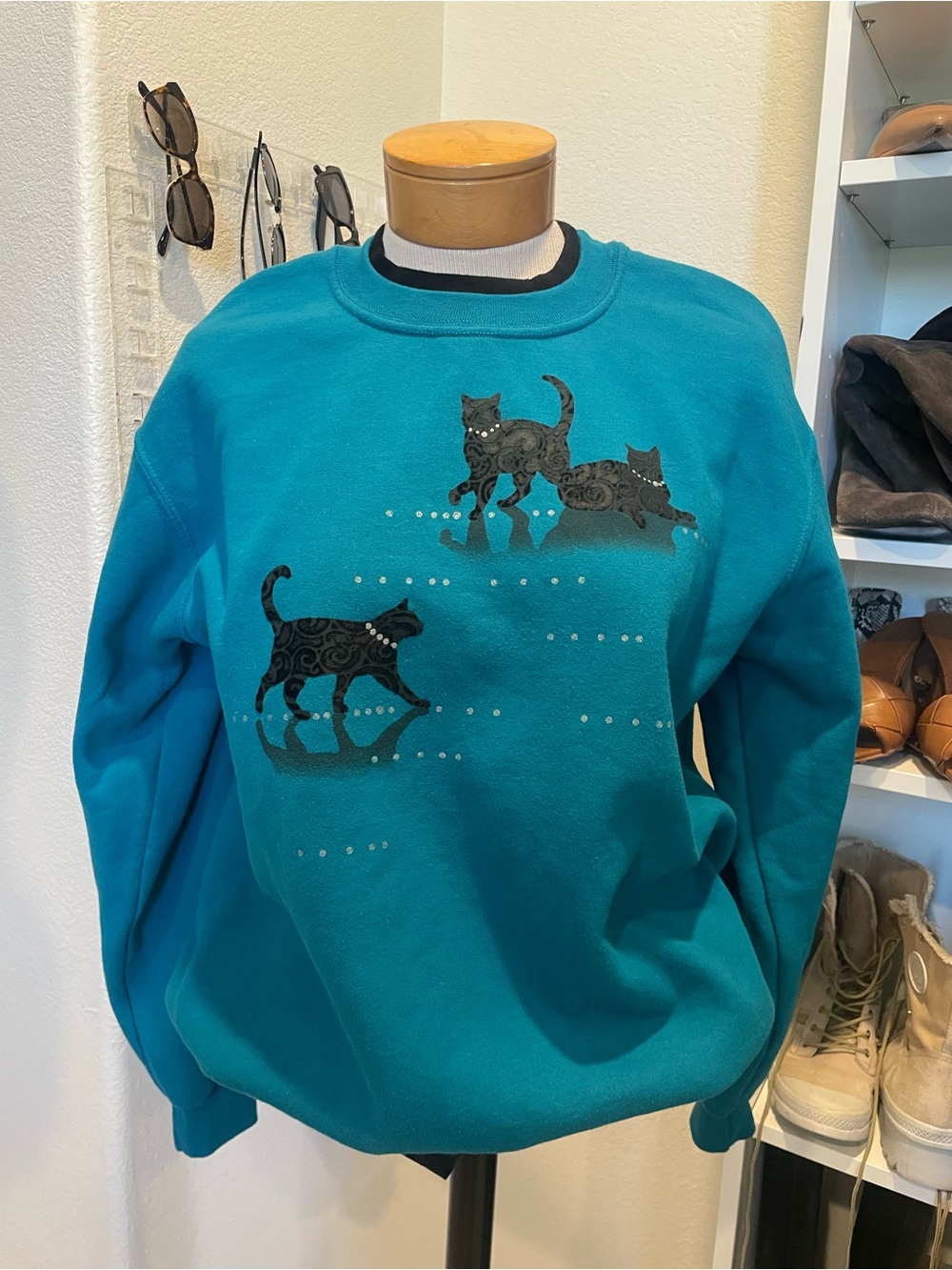 Vintage “Morning Sun” cat crew neck sweatshirt Size M
